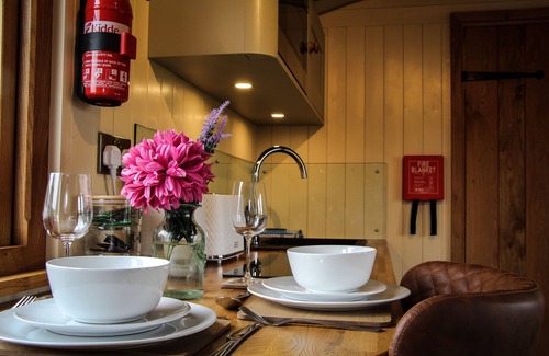 St Harmon Cottage | Rose - a shepherds hut that sleeps 2 guests in 1 bedroom
