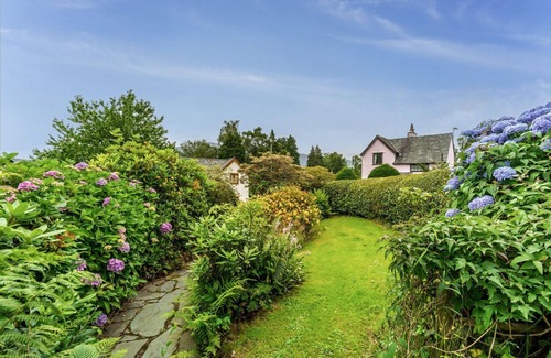 Braithwaite Cottage | Rose Bank Cottage - a cottage that sleeps 5 guests in 3 bedrooms