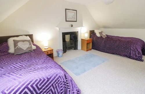 Melrose Cottage | ROSE COTTAGE, pet friendly, character holiday cottage in Lilliesleaf