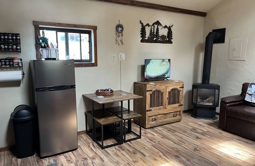 Woodland Park Cabin | Rose Mountain Escape is peaceful with beautiful views and we are pet friendly.