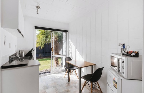 Tauranga Hotel | Roselands Motel