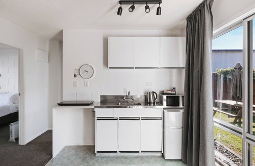 Tauranga Hotel | Roselands Motel