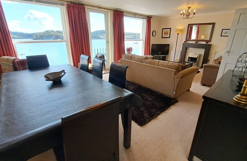 St. Mawes Cottage | Rosemullion - an apartment that sleeps 8 guests in 3 bedrooms