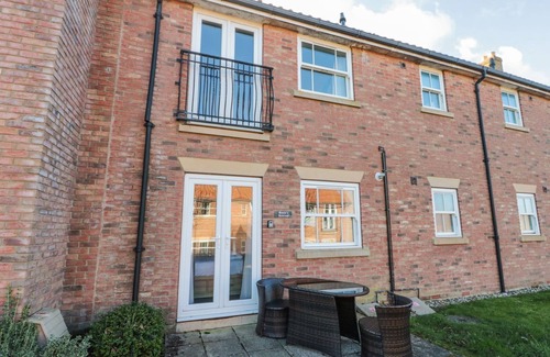 Filey House | ROSIE'S RETREAT, pet friendly, with pool in Filey