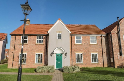 Filey House | ROSIE'S RETREAT, pet friendly, with pool in Filey