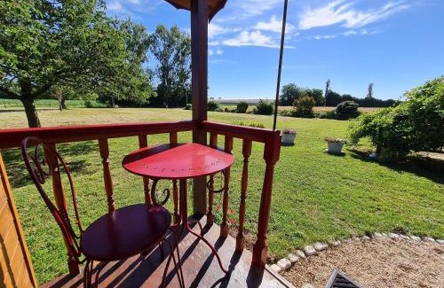 Bonnee Bed & Breakfast | Roulotte Esméralda: Séjour insolite au cœur de la nature, climatisée, parking privé, prêt de vélos - FR-1-590-502