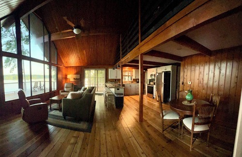 Farmerville Cabin | Round Rock Cabin-Rustic Charm for Family Gatherings