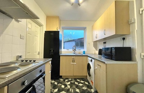 Roundhay House | Roundhay lounge modern space WITH SKY SPORTS, CINEMA AND FREE WIFI