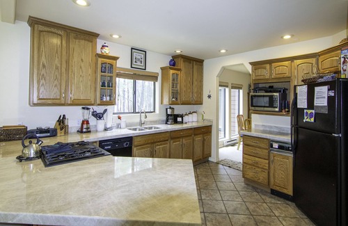 Fort Valley House | Roundtree Retreat - 4 Bedroom, 3 Bath Private Secluded Retreat