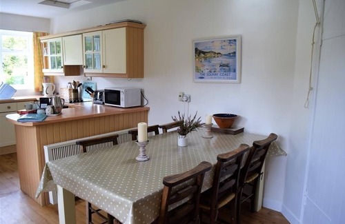 Castle Douglas Cottage | Rowantree Cottage - a cottage that sleeps 7 guests in 3 bedrooms
