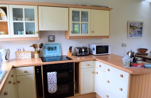 Castle Douglas Cottage | Rowantree Cottage - a cottage that sleeps 7 guests in 3 bedrooms