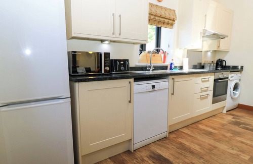 Blandford Forum Cottage | ROWDENS BARN, pet friendly, with open fire in Winterborne Stickland
