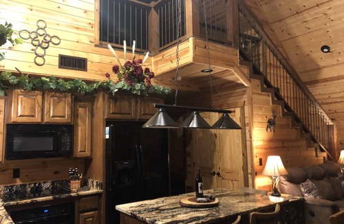 Broken Bow Cabin | Rowdy Beaver Cabin~Fishing~Pool Table~Horseshoes~XBox~Hot Tub~Gas Grill~Fire pit
