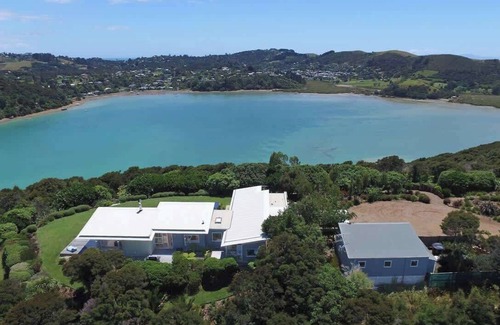 Omiha House | Royal Blue | Stay Waiheke