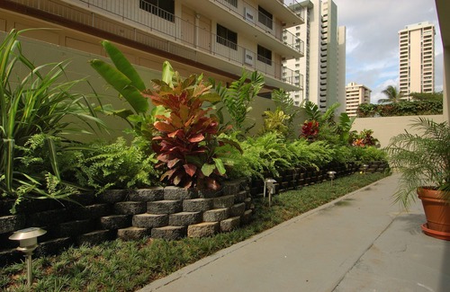 Waikiki Condo | Royal Moana Condo Close to Beach-Shops-Restaurants w/Fully Equipped Kitchen