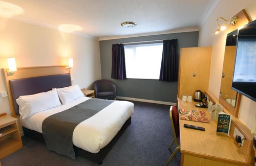 Bromborough Hotel | Royal Oak by Greene King inns