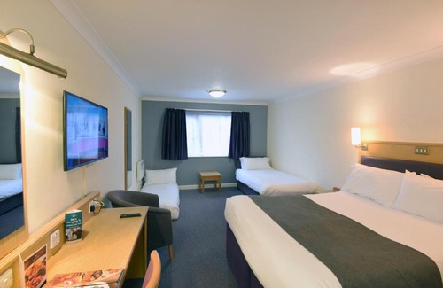 Bromborough Hotel | Royal Oak by Greene King inns