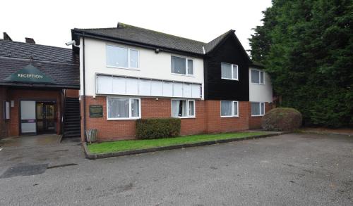 Bromborough Hotel | Royal Oak by Greene King inns
