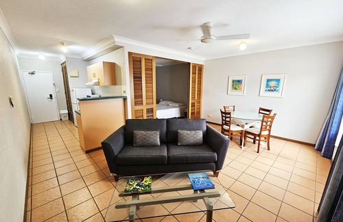Cairns North Apartment | Royal Palm Villas Cairns