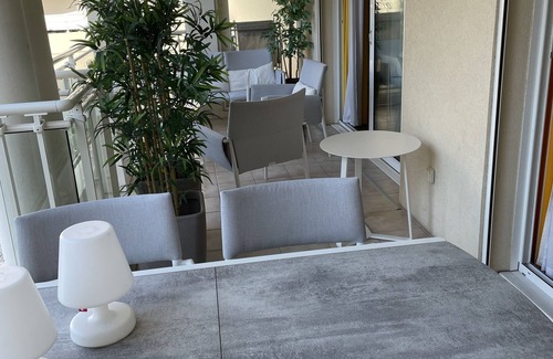 La Bocca Apartment | Royal palm with swimming pools: Apartment with terrace, sea and garden view