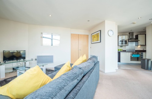 Chelmsford Apartment | Royal Tower, 2 bed apartment, stones throw to train station and city centre