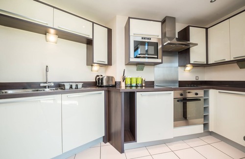 Chelmsford Apartment | Royal Tower, 2 bed apartment, stones throw to train station and city centre