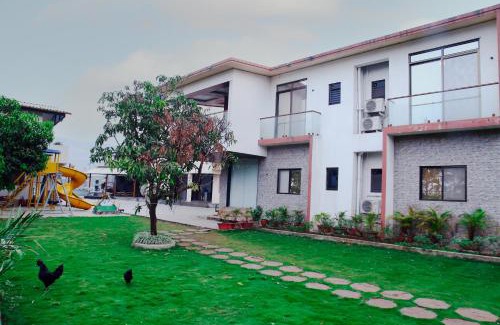 Lonavala Villa | Royal Twin Lonavla - 12BHK Luxury Villa with Turf