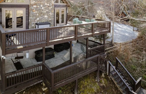 Franklin Ski Chalet | Ruby Rose Mountain Chalet in the Smokies