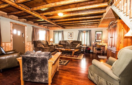 Sheridan Cabin | Ruby Valley Lodge; Log Lodge nestled near Downtown Sheridan Montana