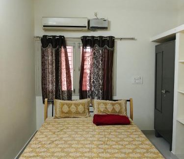 Tiruvannamalai House | Rudraksha Hill View Cottage