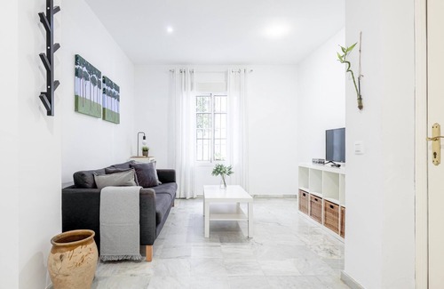 San Julian Apartment | Ruiz Gijón Elegant and modern in the most authentic Seville