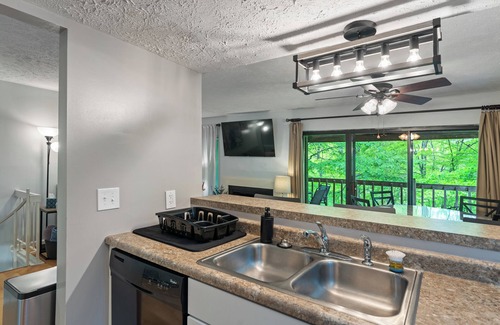 Avoca Condo | Run Free Lake Escape-Cozy, Homey, Newly Renovated!