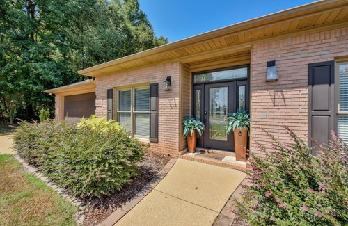 Northport House | Running Back Roost - Swimming Pool, Fenced in, & More! Great for 4th of July!