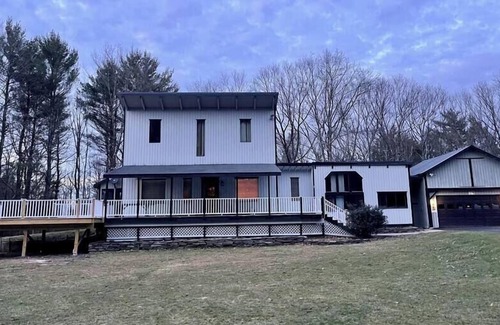 Alcove House | Running Creek in the woods