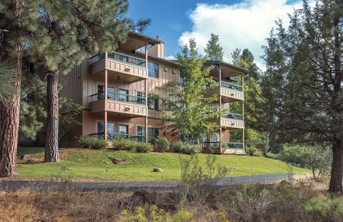Klamath Falls Resort | Running Y! Breathtaking Mountain Views