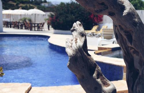 Coin Apartment | RunWild Hen Party Pool Fun for 12