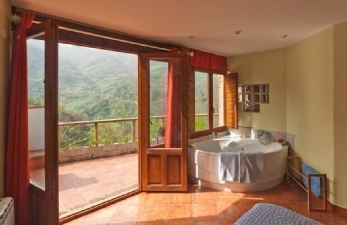 Santa Maria Cottage | Rural apartment L'Arboleu de Traspeña for 2 people