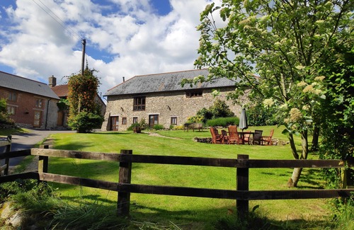 Axminster House | Rural barn conversion, Close to Jurassic coast, 3 bedrooms sleeps 6.
