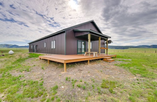 Divide Cabin | Rural Divide Cabin w/Mountain Views!