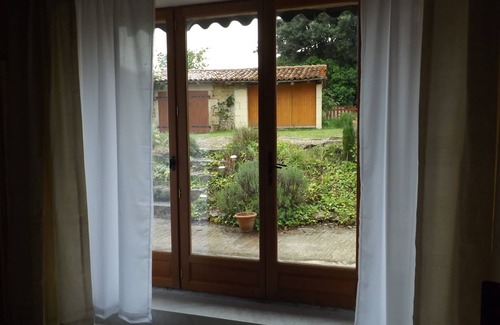 Benest Cottage | Rural Gite in quiet surroundings