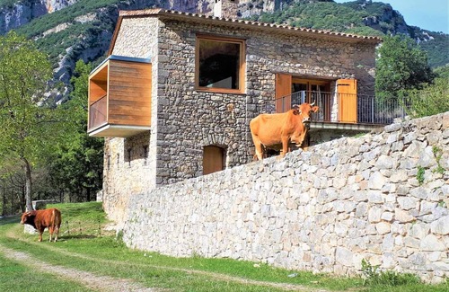 Montagut House | Rural house in an impressive natural setting! Up to 10 people