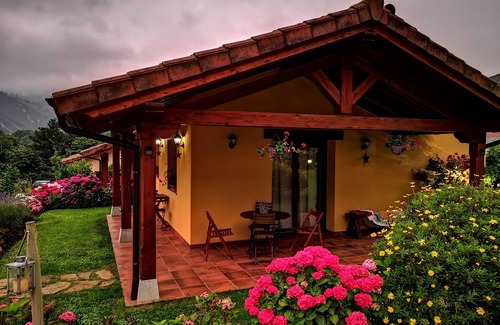 Margolles Ski Chalet | Rural house LA MONTAÑA. 2-4 persons. Between the Sea and the Mountain.