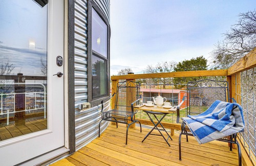 Dennis Cottage | Rural Retreat w/Water View! 9 Mi to Dtwn Granbury