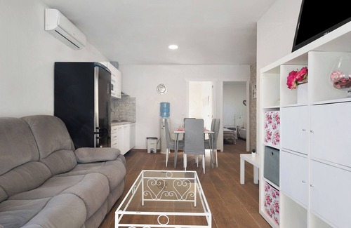 La Coquina House | Rural vacation Home "El Abuelo" with Private Pool, 2 Terraces & Wi-Fi