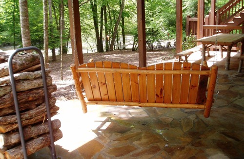 Ellijay Cabin | Rushing Rapids, Fly Fishing, catch & release.just steps to the RIVER.