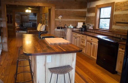 Dahlonega Cabin | Rushing River Log Cabin in Georgia Mountain Wine Country Near Dahlonega