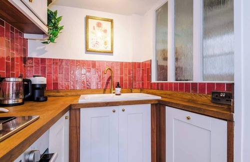 Chester House | Rustic Chester Cottage Near Shops & Terrace