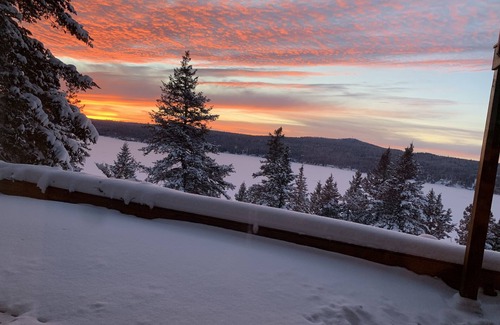 Lone Butte Apartment | Rustic 1 Bdrm Suite, Lakeside - Bear Cave