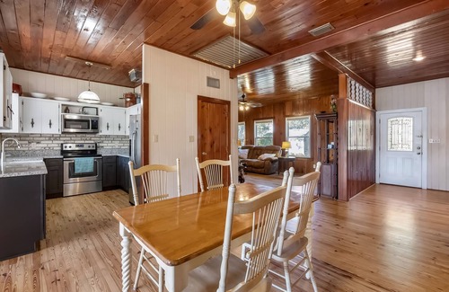 Altamonte Springs House | Rustic 1950s Lakefront 3bd Home with Office
