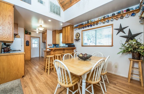 Shaver Lake Cabin | Rustic 2BR Cabin w/Loft, Large Deck, Wifi & W/D